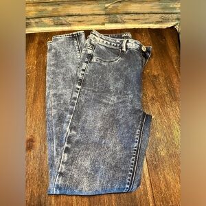 EUC acid wash American Eagle sky high jeggings.  Size 6